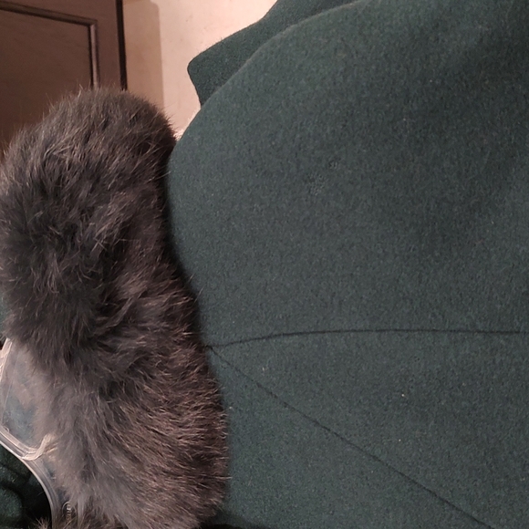 John Weitz Vintage wool coat with Rabbit fur trimmed hood - Picture 9 of 9